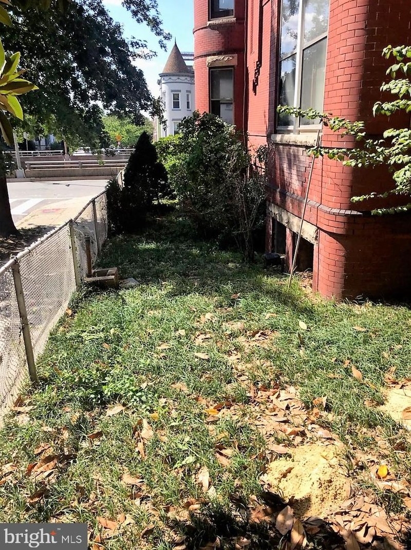 1825 Capitol St, Washington DC  20003-1715 exterior