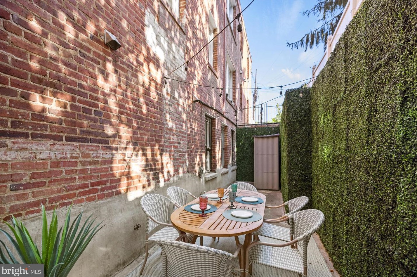 1929 1st St, Washington DC 20001-1047 exterior