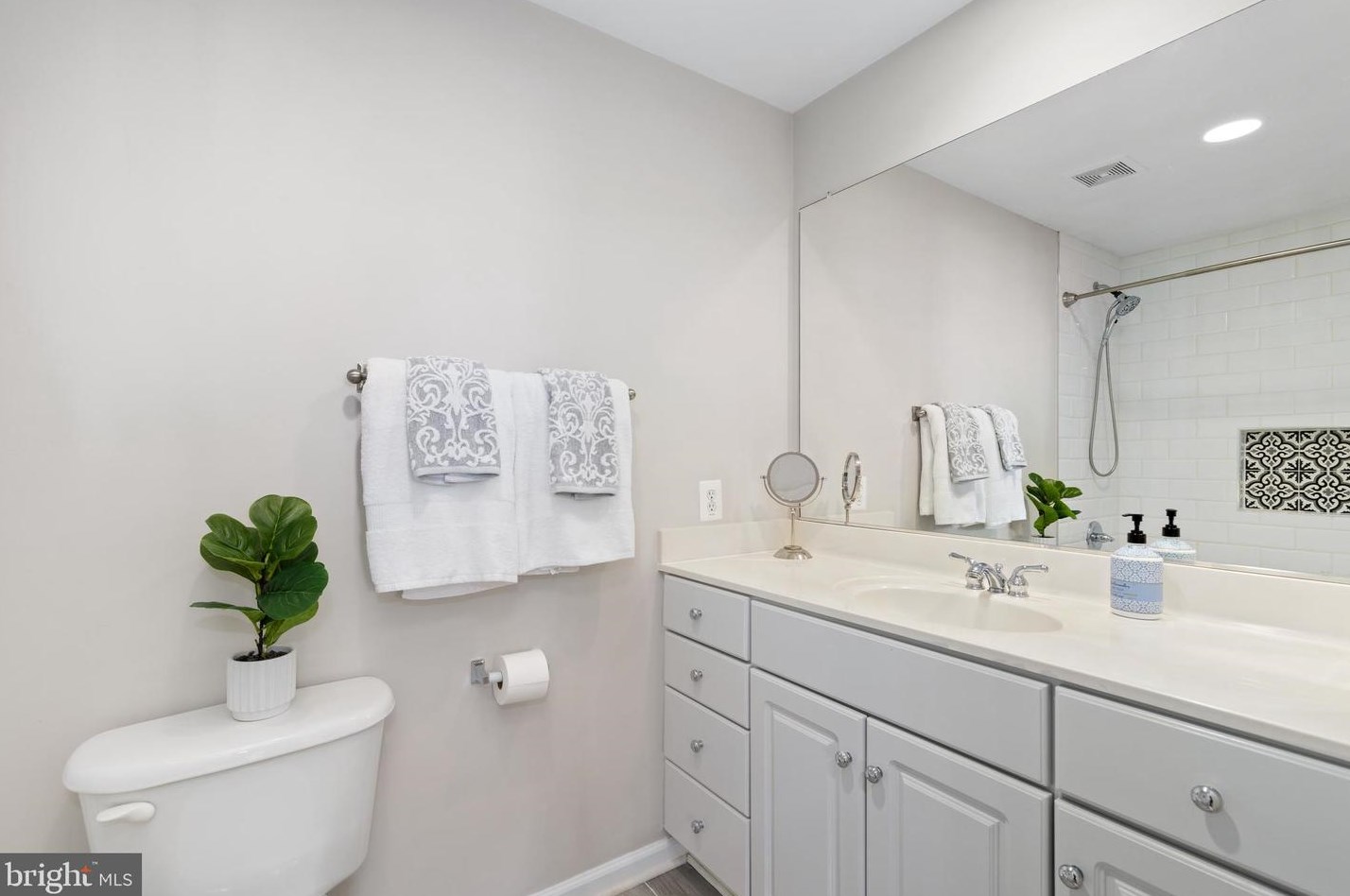 824 Capitol Square Pl, Washington DC 20024-2493 exterior