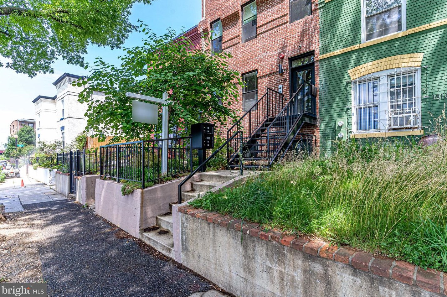 1308 L St Se #1, Washington, DC 20003