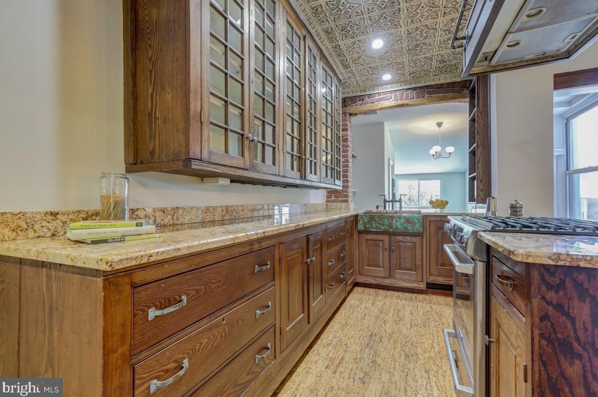 1320 Corbin Pl, Washington DC 20002 exterior