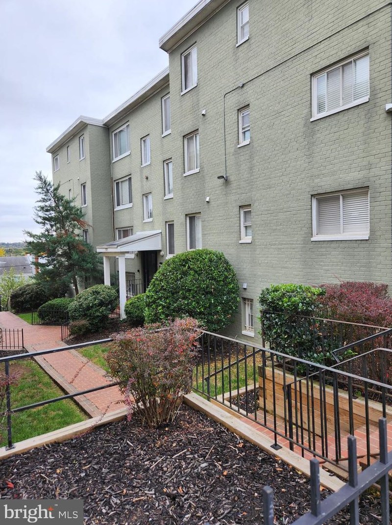 701 Brandywine St Se #203, Washington, DC 20032