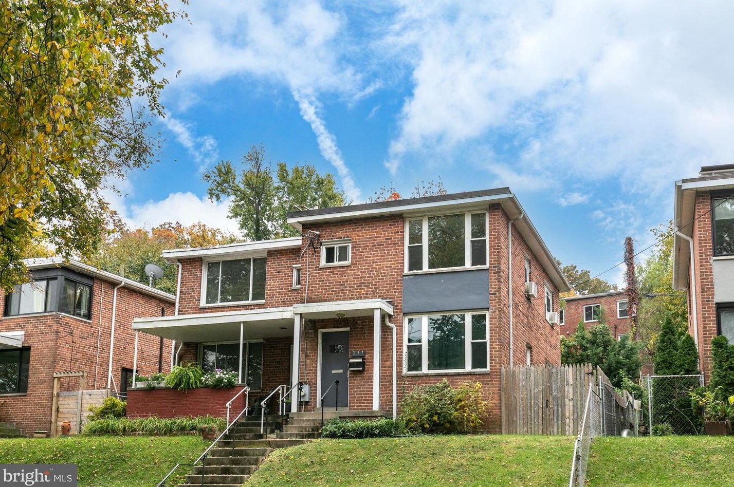 243 Hawaii Ave, Washington, DC 20011-4927