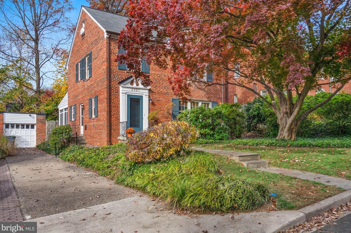 2921 Kanawha St, Washington, DC 20015-1211