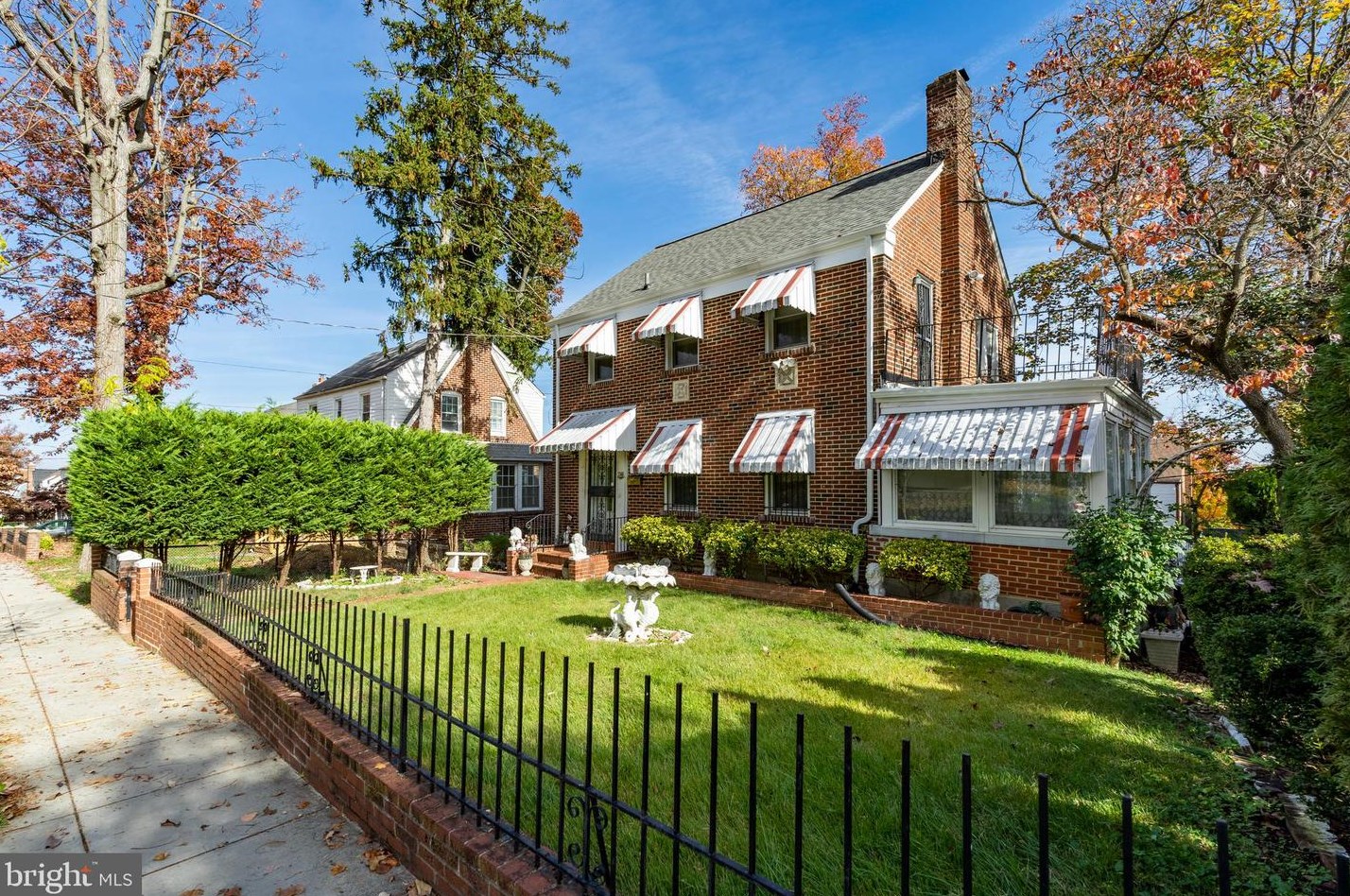 1146 44th Pl, Washington, DC 20019-4905