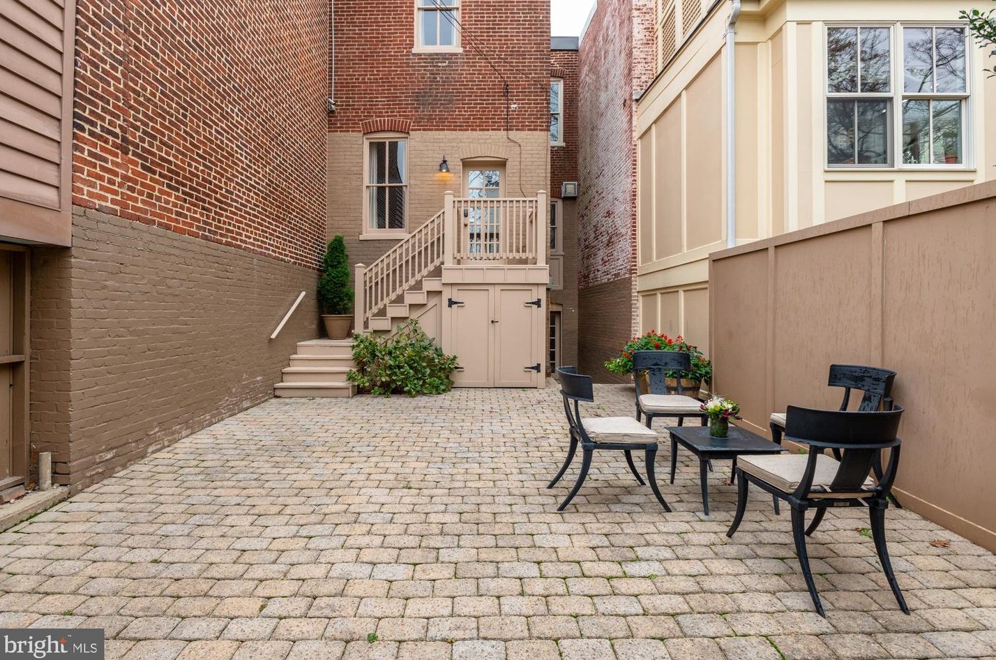 710 Capitol St, Washington DC 20003-1345 exterior