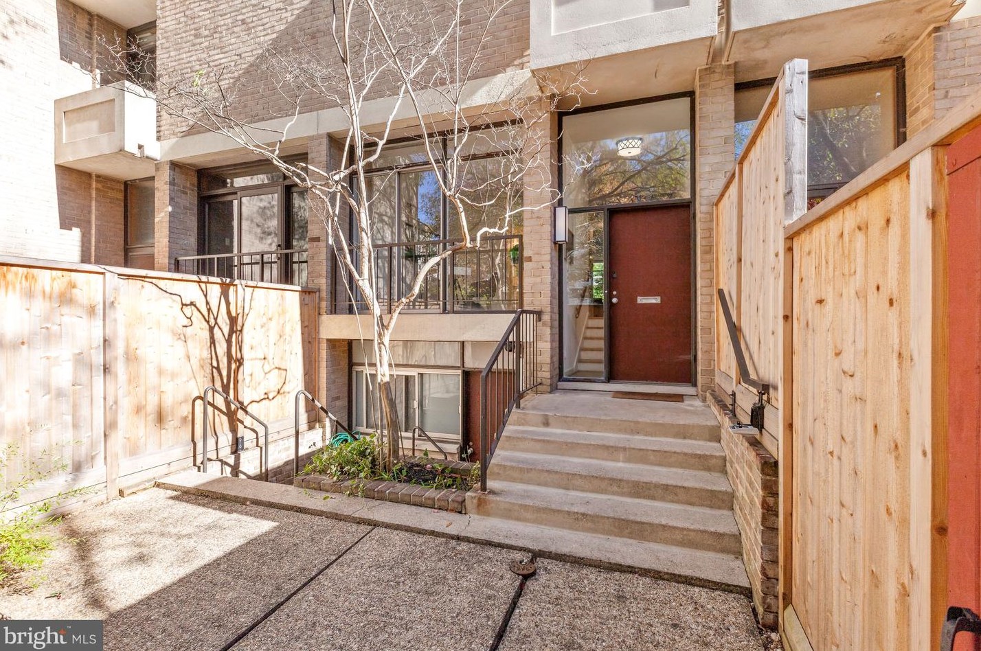 1255 4th St, Washington, DC 20024-2307