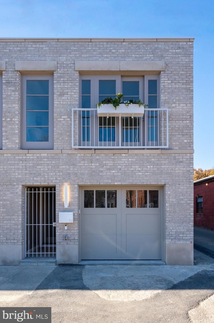 32 Kings Ct, Washington, DC 20003-2341