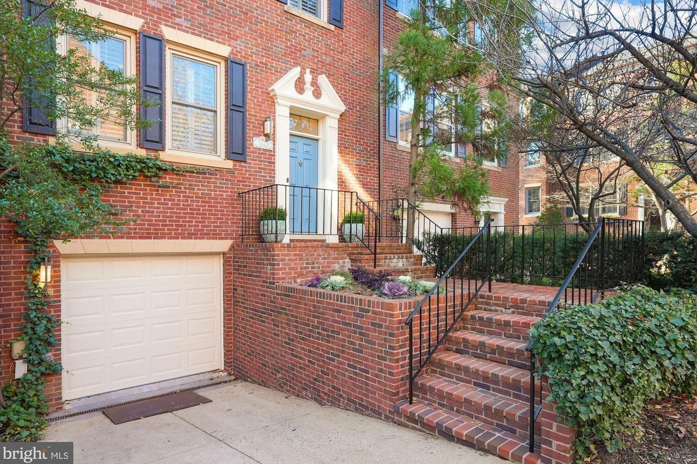 3668 Winfield Ln, Washington, DC 20007-2370