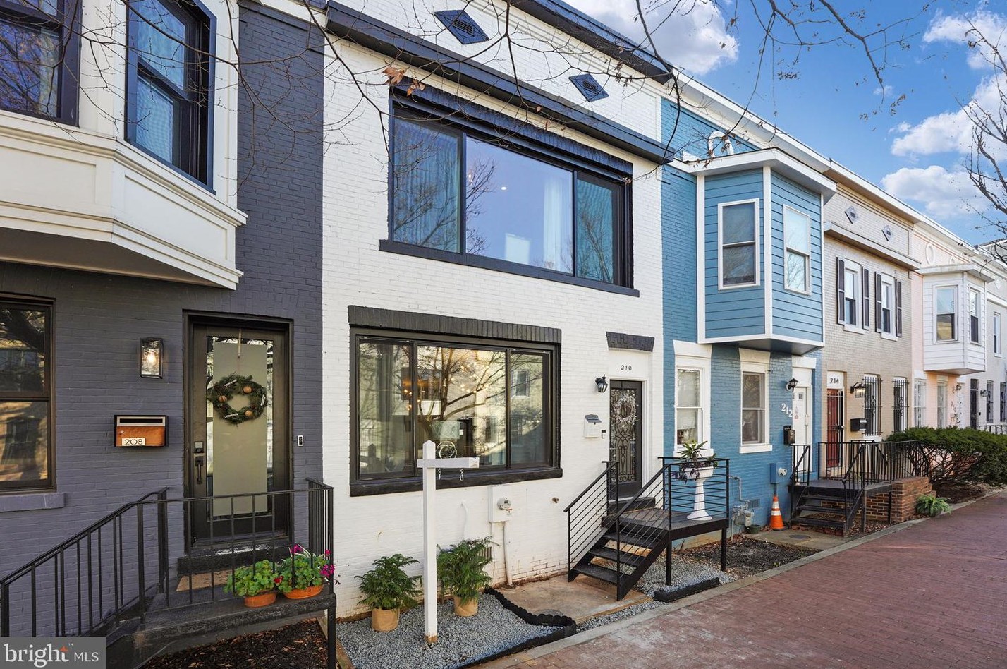 210 Bates St, Washington, DC 20001-1926