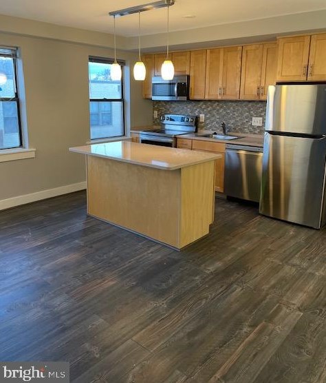 210 Oakwood St Se #308, Washington, DC 20032