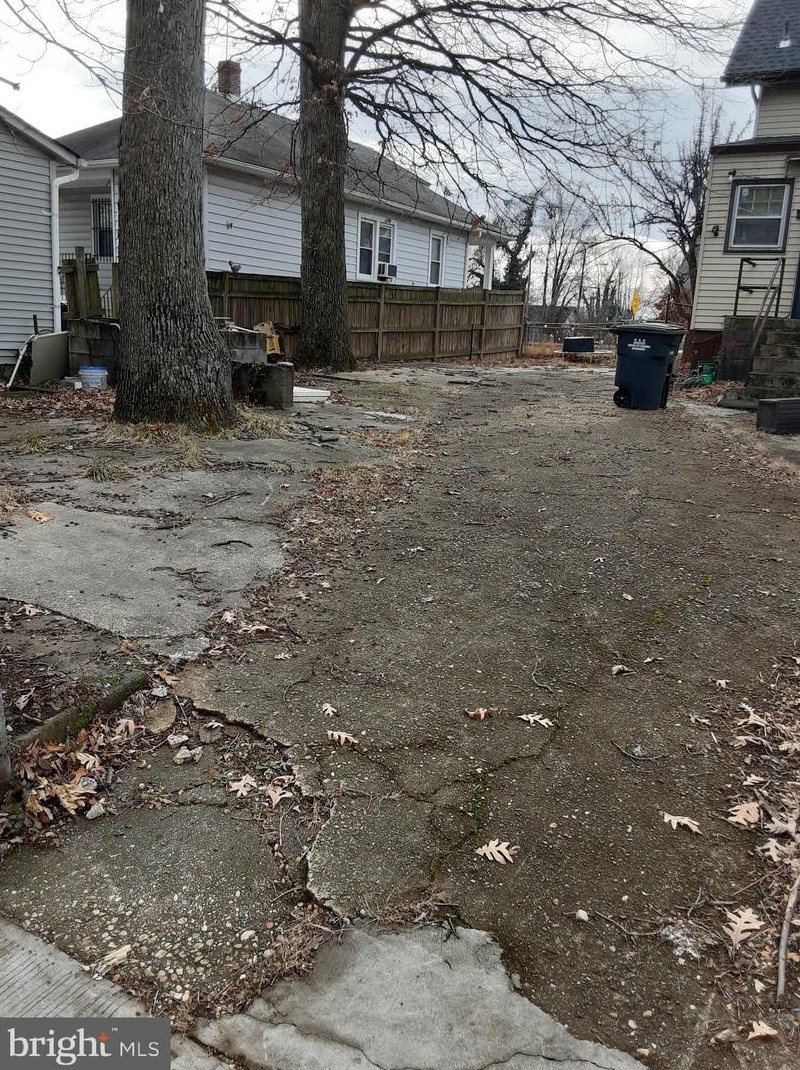 4118 Beck St, Washington, DC 20019-5610