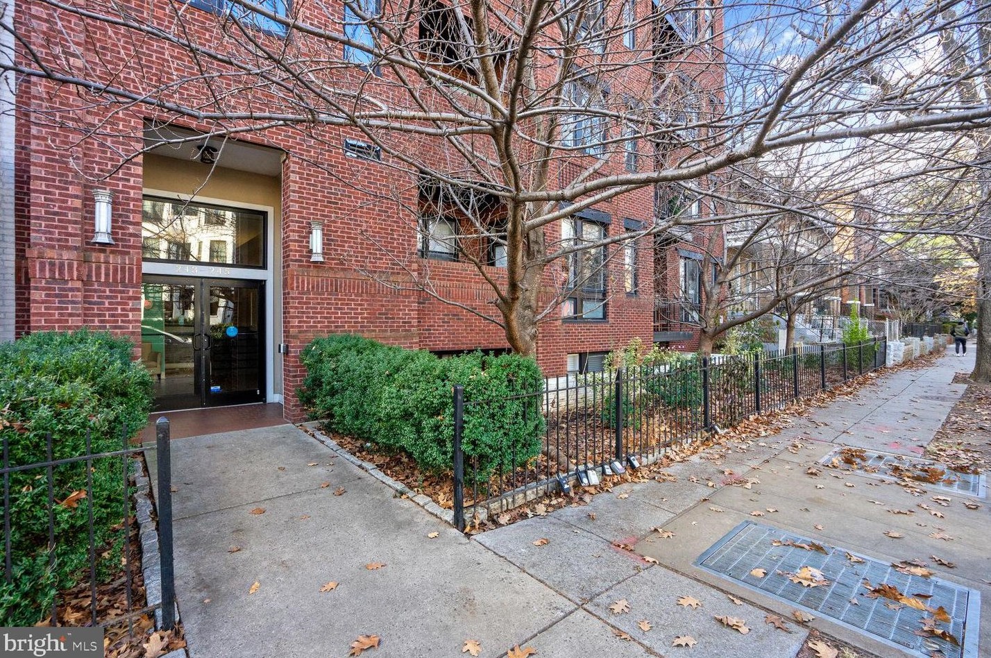 245 15th St Se # 404, Washington, DC 20003