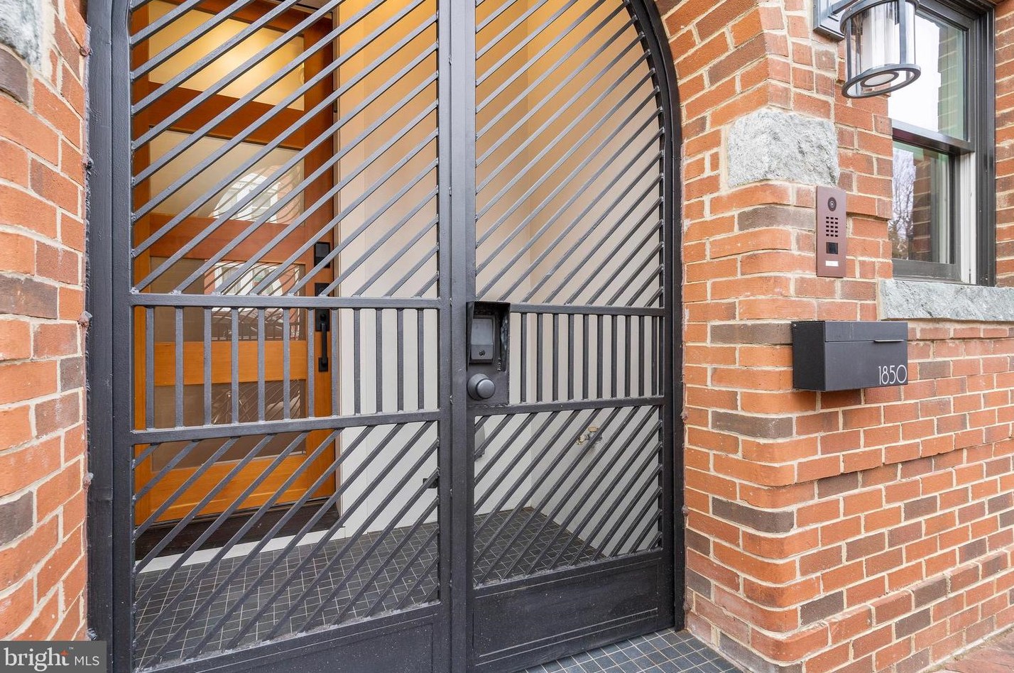 1850 5th St, Washington DC  20001-5111 exterior