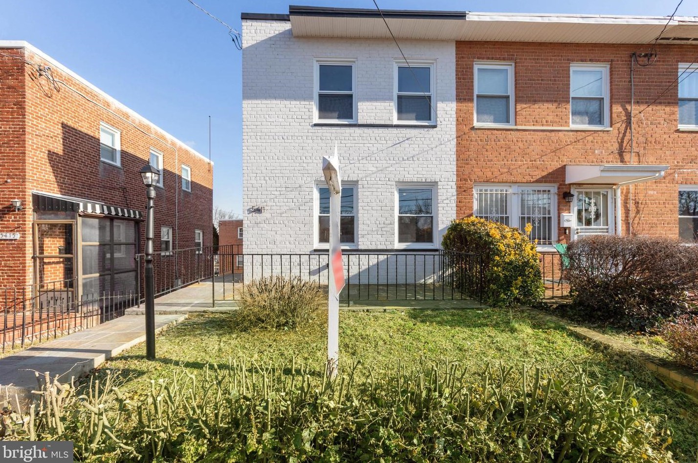 5411 Chillum Pl, Washington DC  20011-2618 exterior