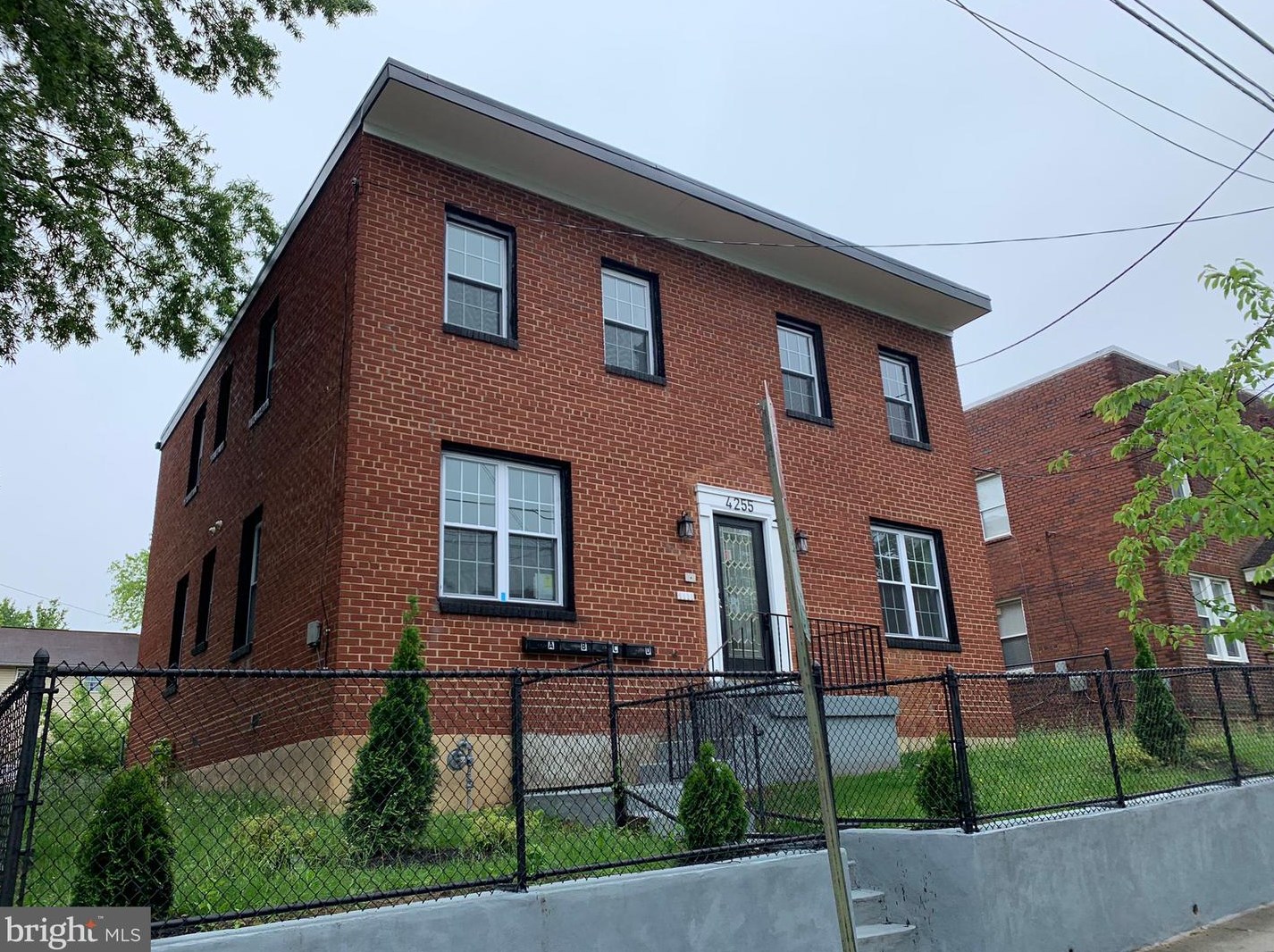 4255 Eads St, Washington, DC 20019-3441