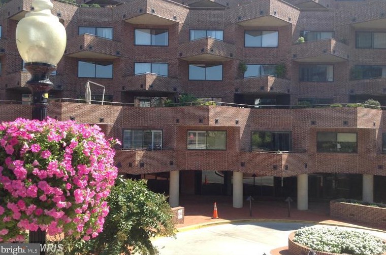 1015 33rd St Nw #603, Washington, DC 20007