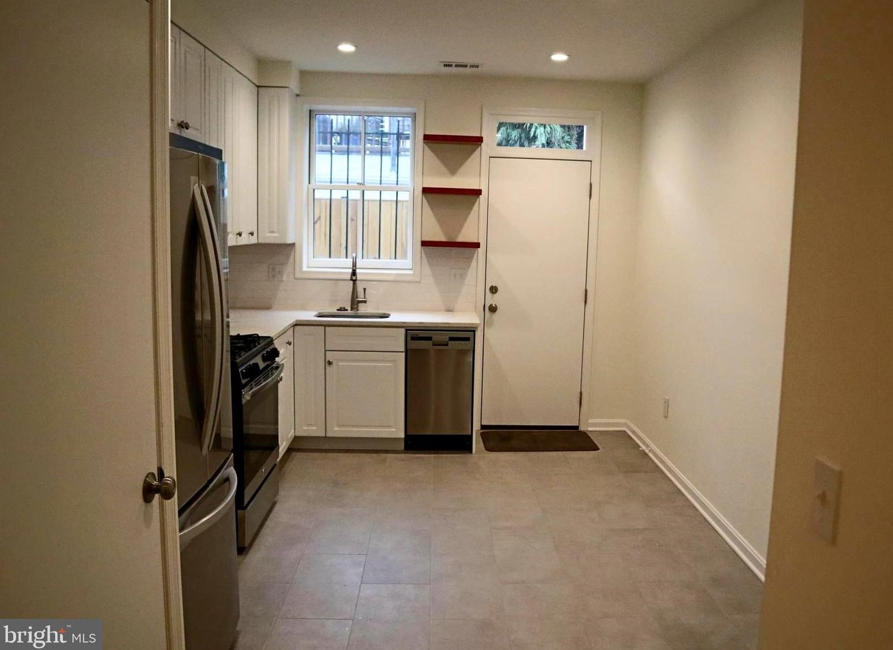 627 Acker Pl Ne, Washington, DC 20002