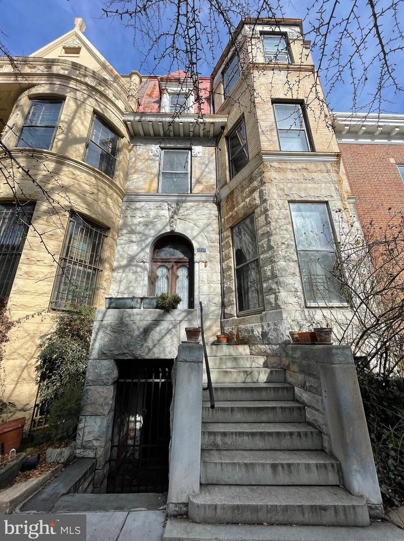 1717 Swann St, Washington DC  20009-5536 exterior