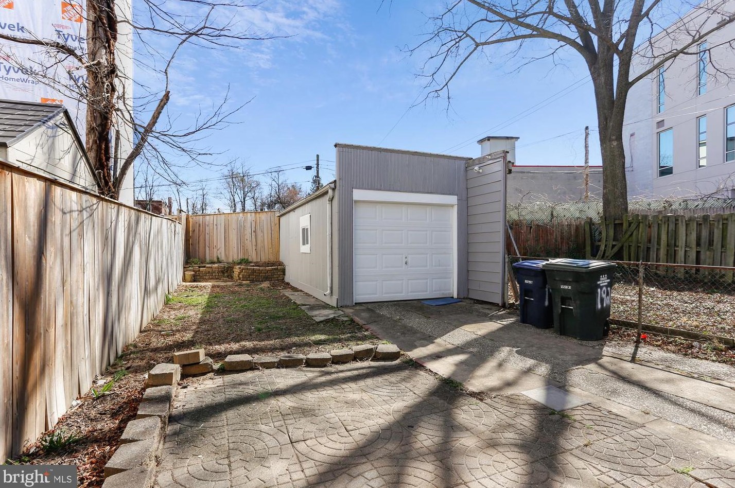 1926 17th St, Washington DC  20020-4704 exterior