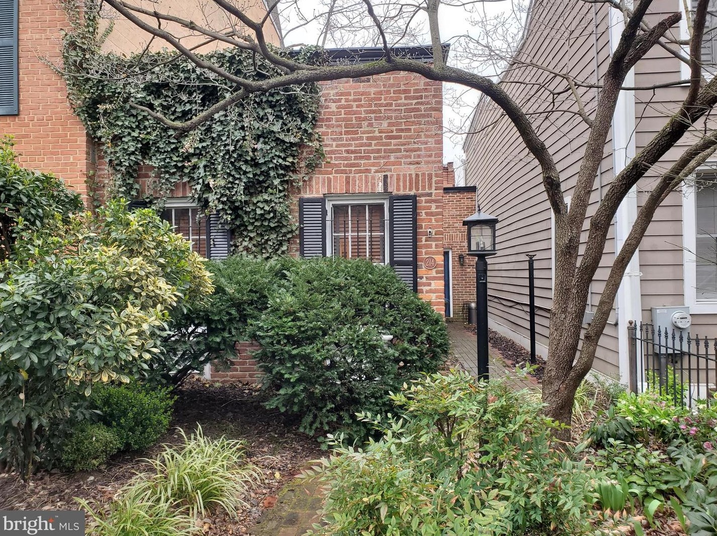 214 9th St, Washington DC  20002-6110 exterior