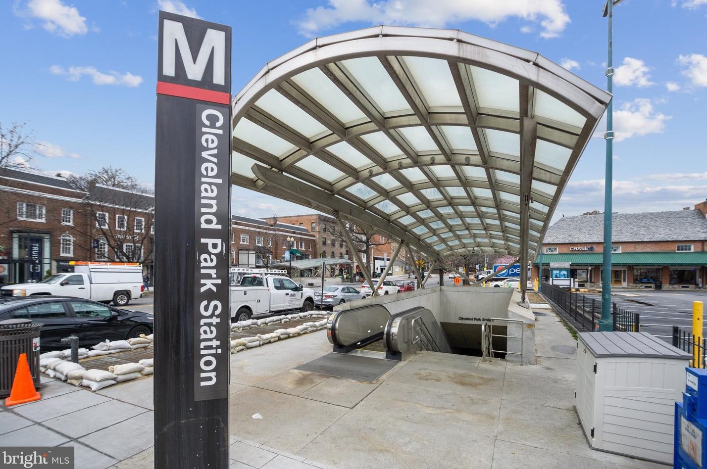 3100 Connecticut Ave, Washington DC  20008-5125 exterior