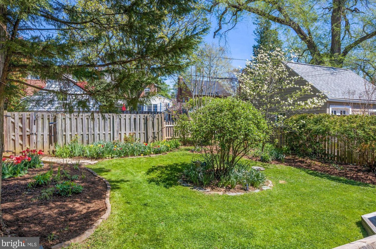 4927 Butterworth Pl, Washington DC 20016-4353 exterior