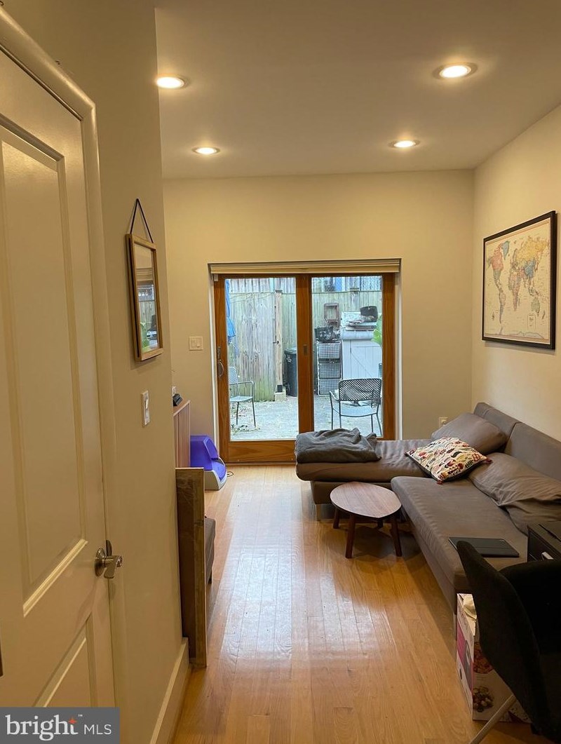 1343 Emerald St, Washington DC  20002-5431 exterior