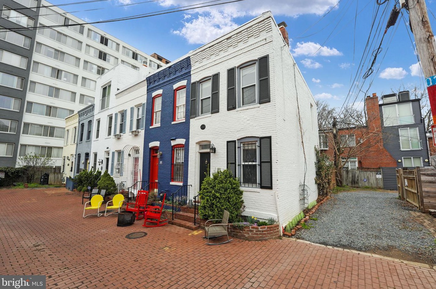 911 Hughes Mews Nw, Washington, DC 20037