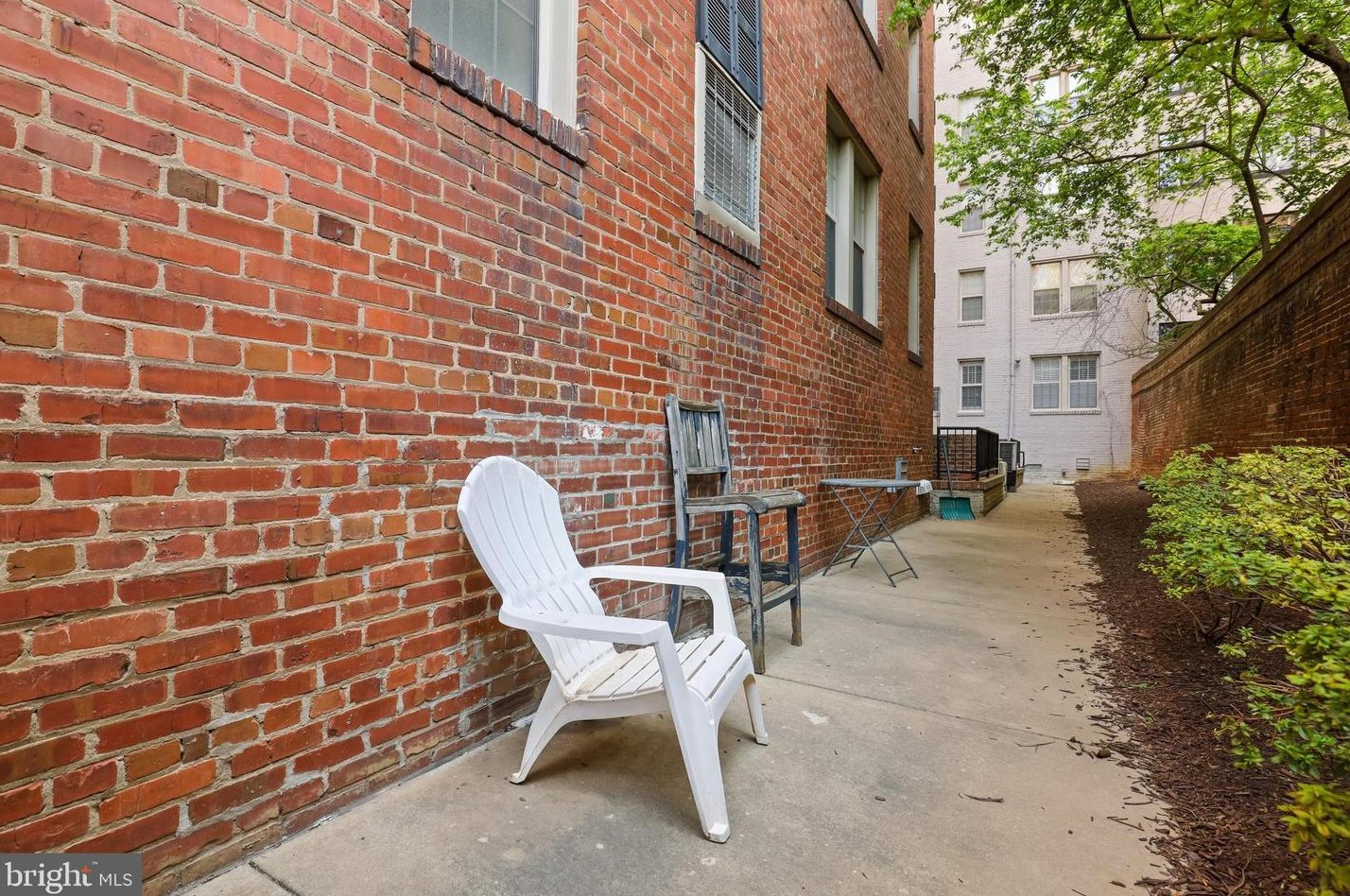 1314 Massachusetts Ave, Washington DC  20003-1539 exterior