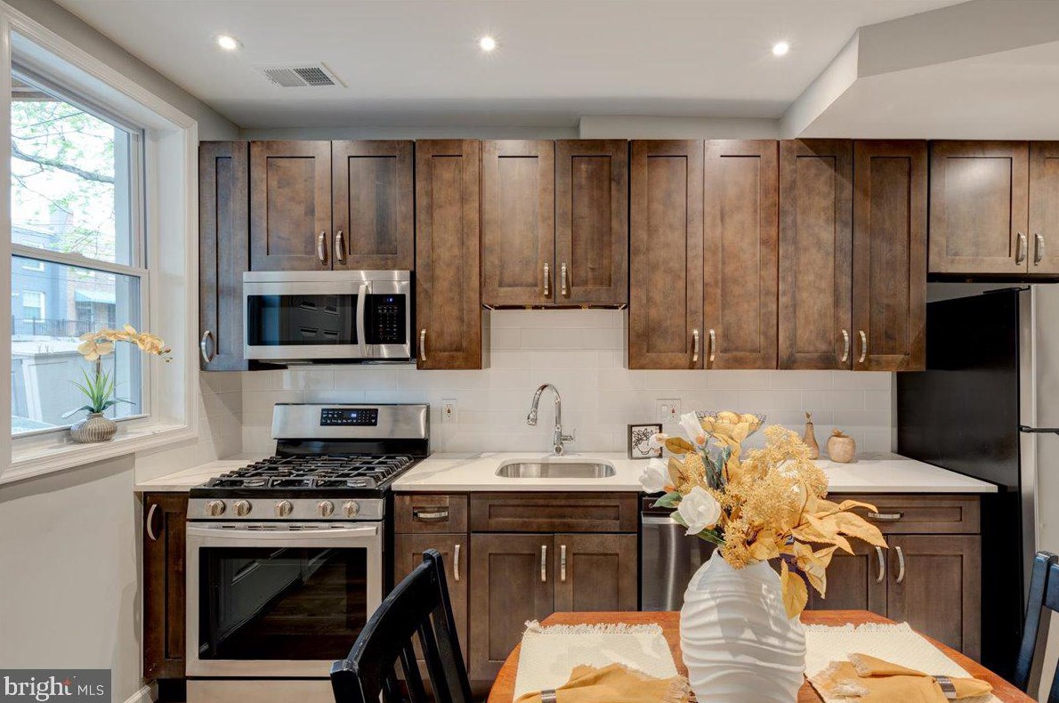 1818 L St, Washington DC 20002-3024 exterior