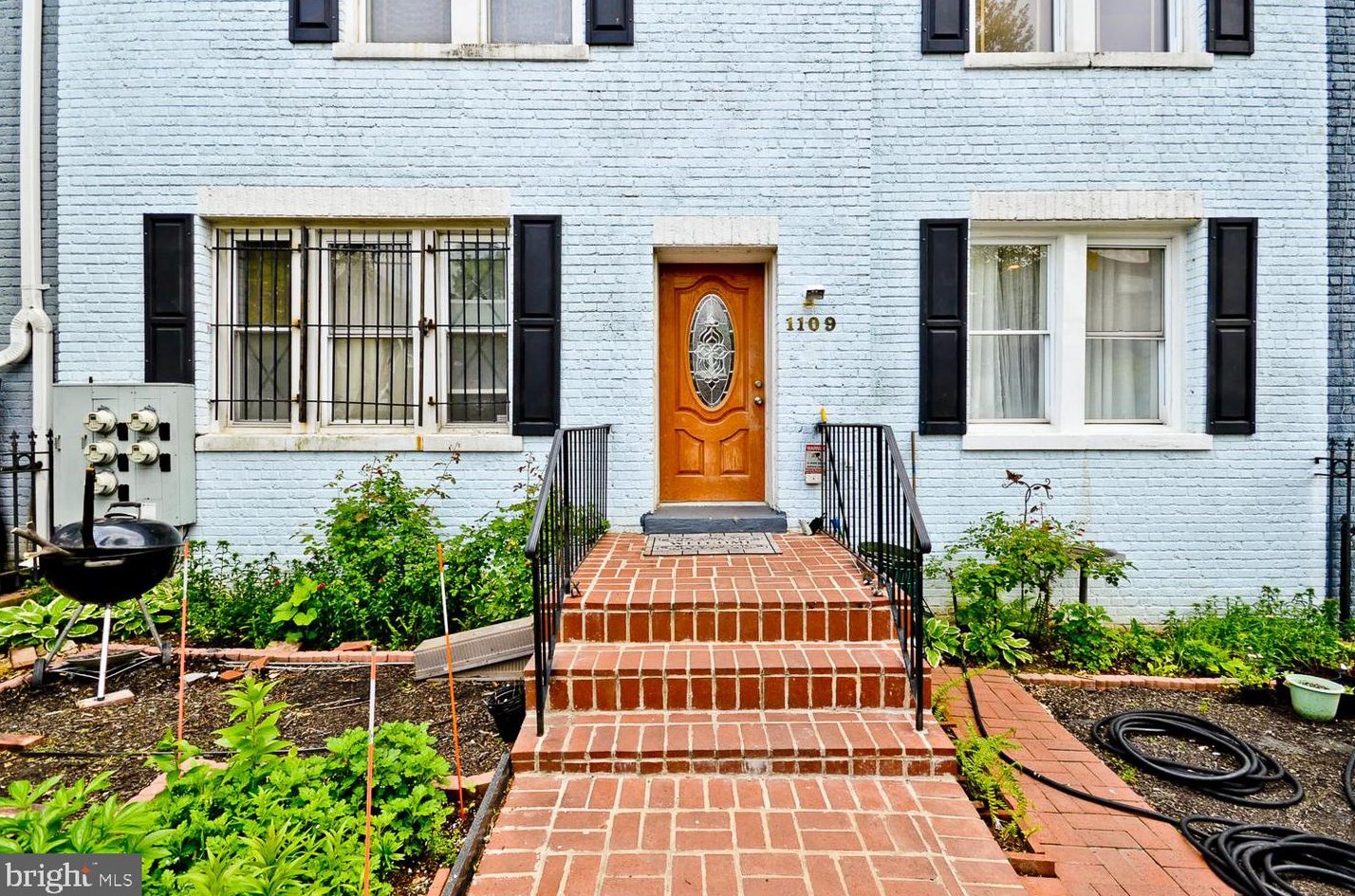 1109 Penn St Ne #1, Washington, DC 20002