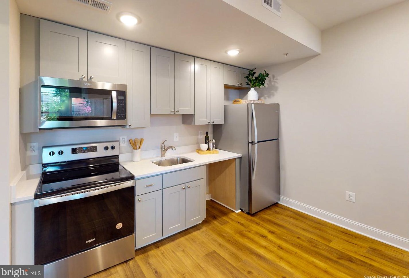 220 Hamilton St Nw #206, Washington, DC 20011