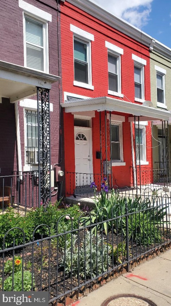 717 Newton Pl Nw, Washington, DC 20010