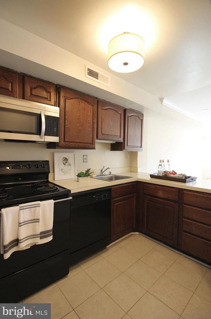 1218 Eton Ct Nw, Washington, DC 20007