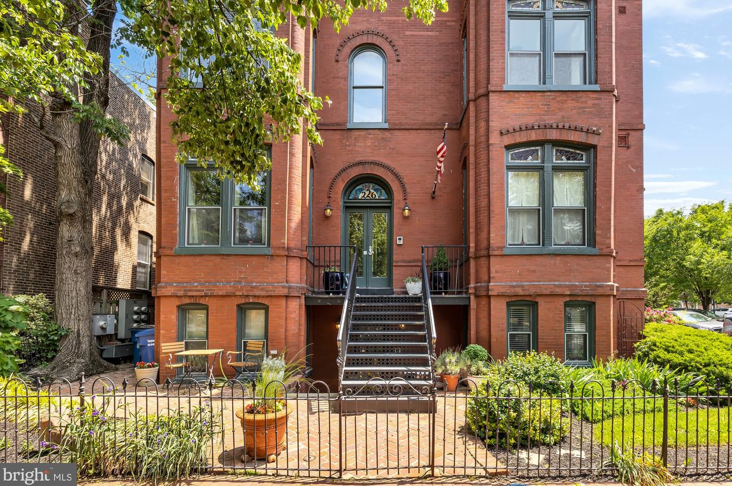 226 5th St Se Apt 102, Washington, DC 20003
