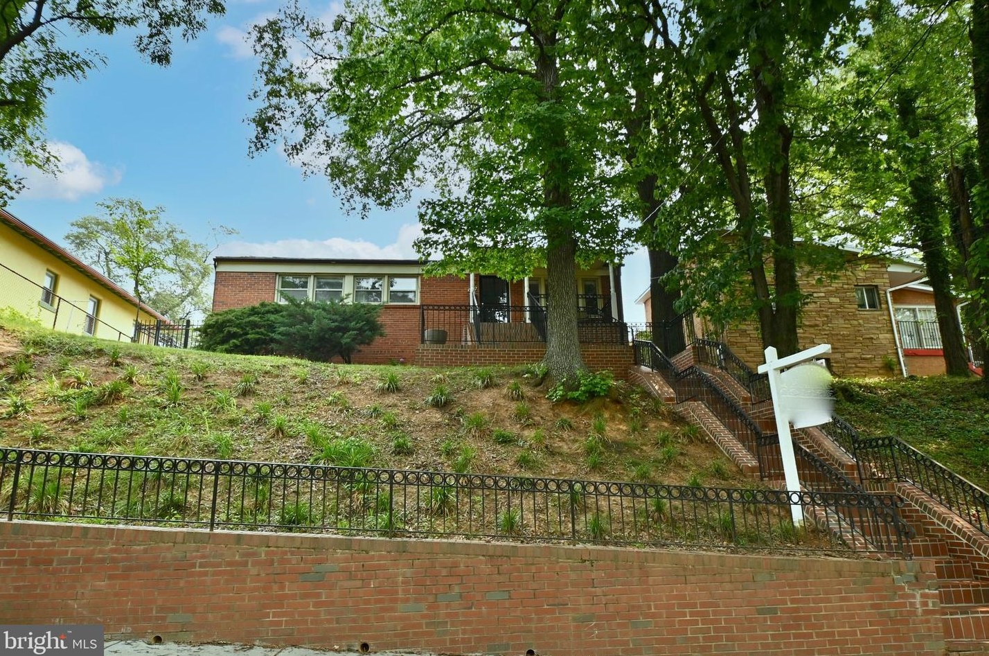 22 52nd St, Washington, DC 20019-6427