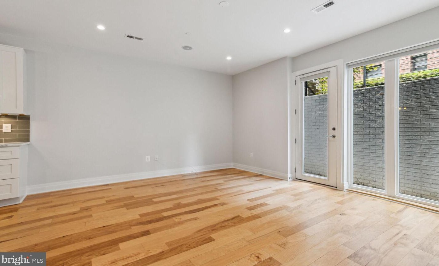 4012 Edmunds St, Washington DC  20007-1298 exterior