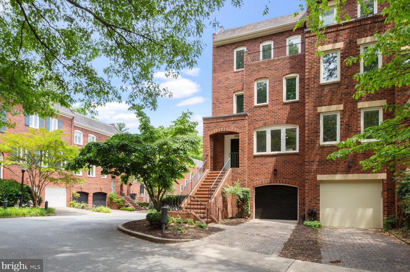 3915 Georgetown Ct, Washington, DC 20007-2128