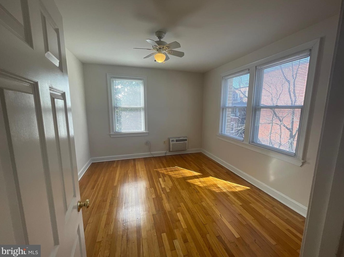 1820 Swann St Nw Apt 303, Washington, DC 20009