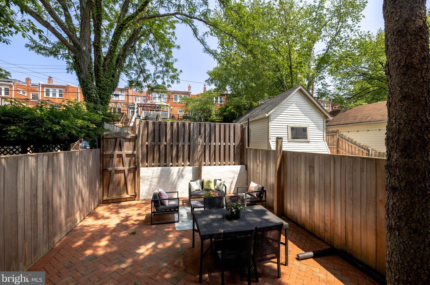 3843 Beecher St, Washington DC 20007-1802 exterior