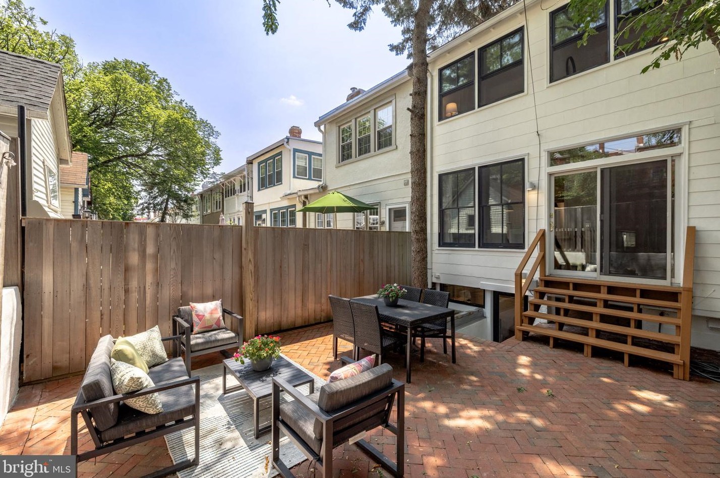 3843 Beecher St, Washington DC 20007-1802 exterior