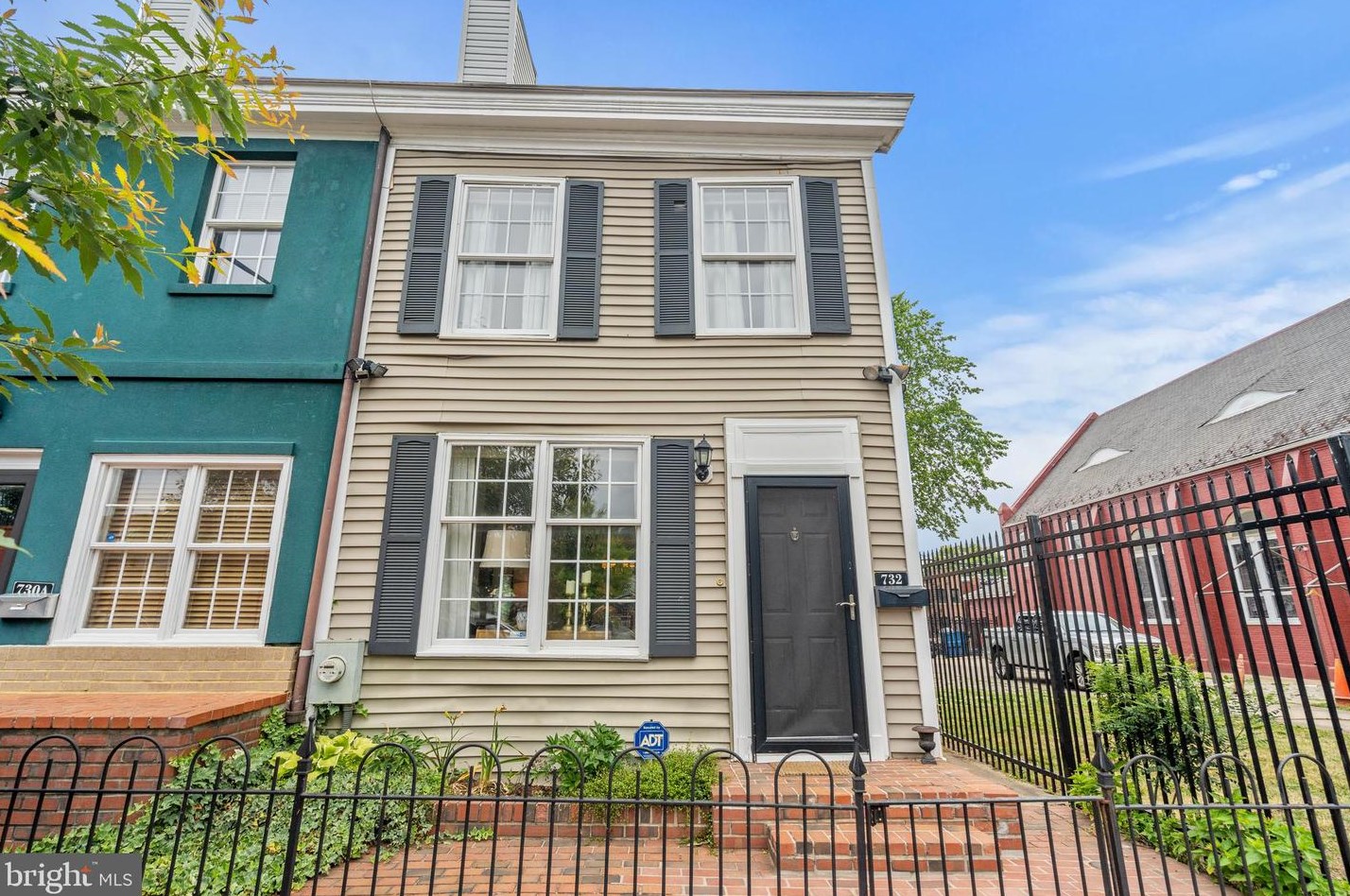 732 11 St, Washington DC 20010-2405 exterior