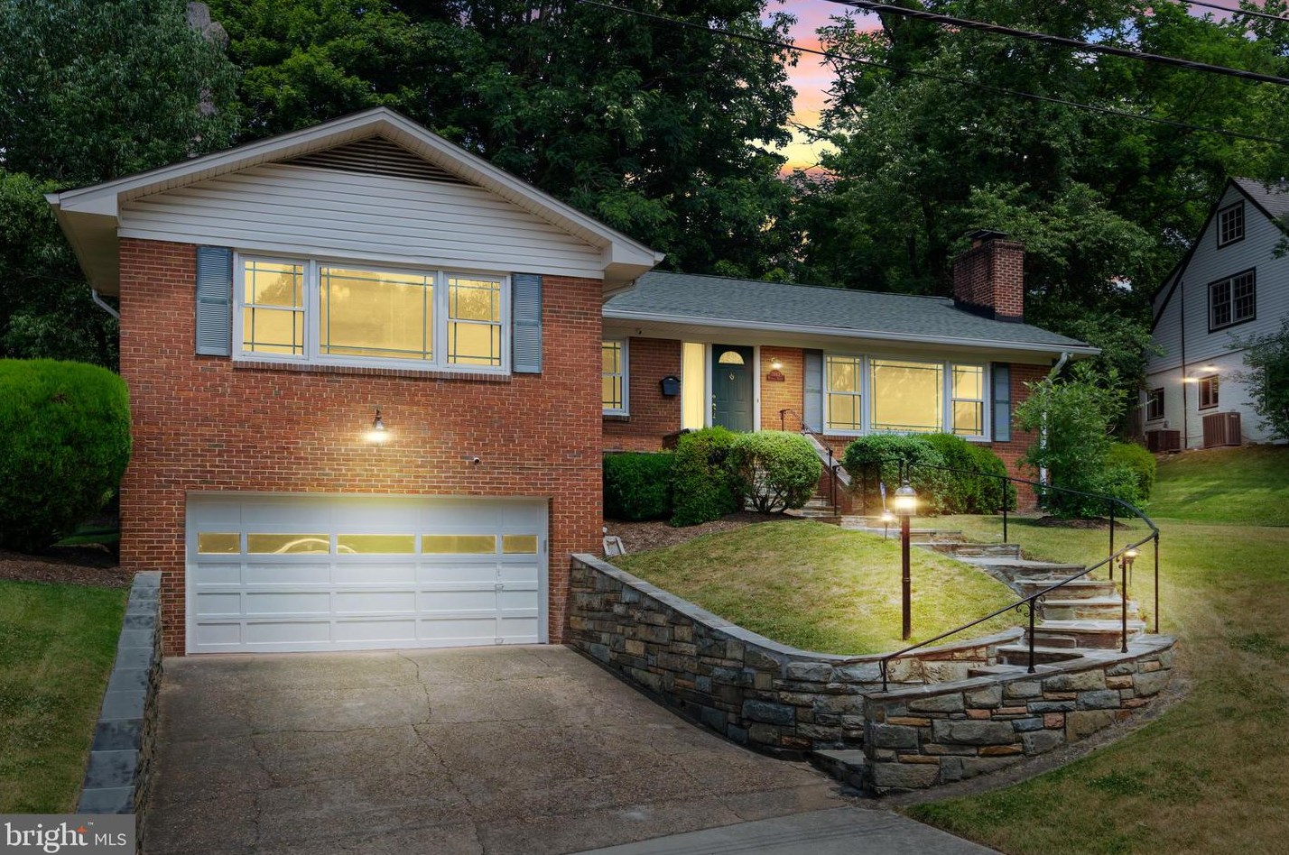 7063 Wyndale St, Washington, DC 20015-1428