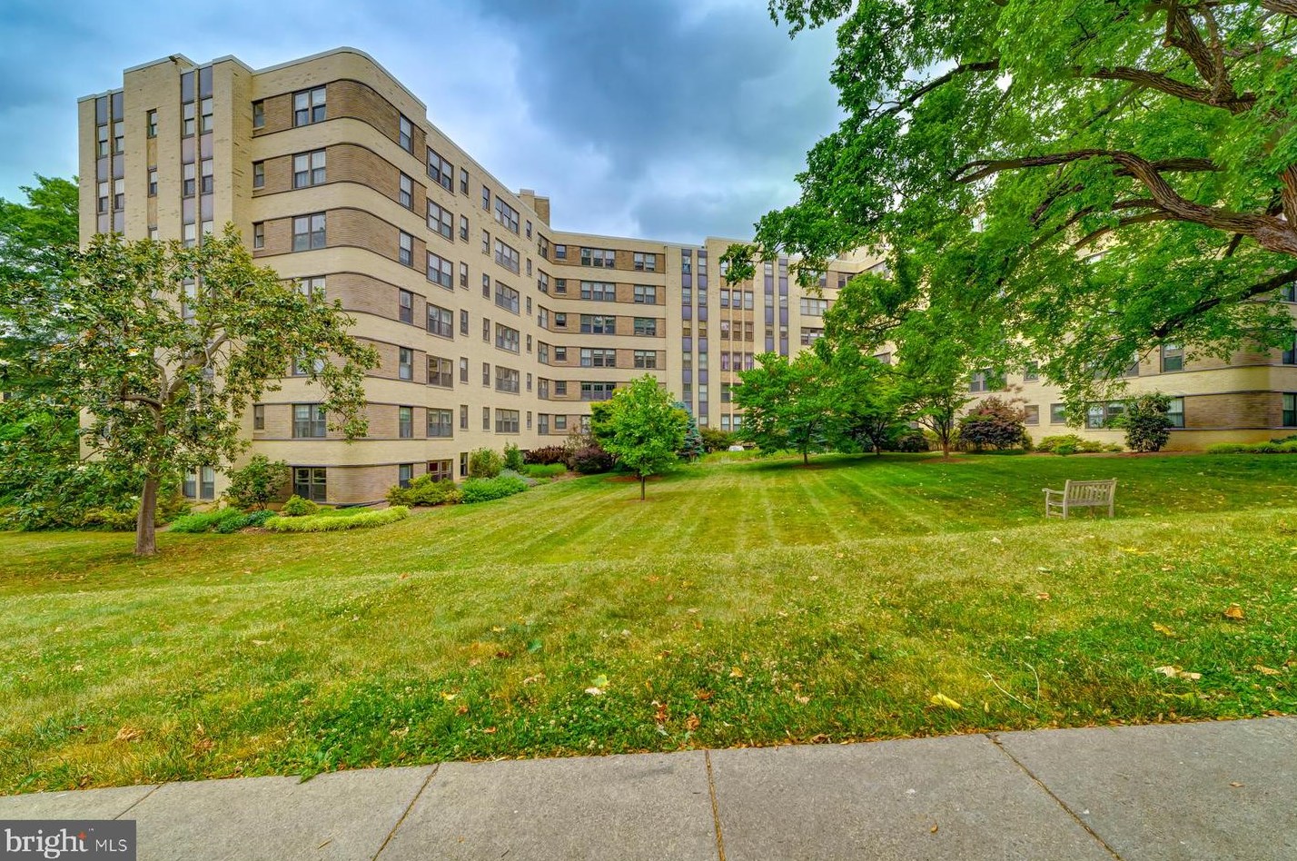 3901 Cathedral Ave, Washington, DC 20016-5215