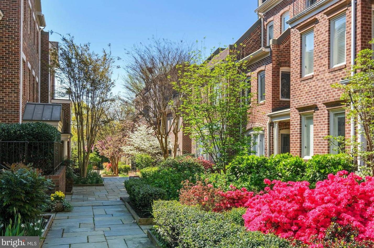 4046 Chancery Ct Nw, Washington, DC 20007