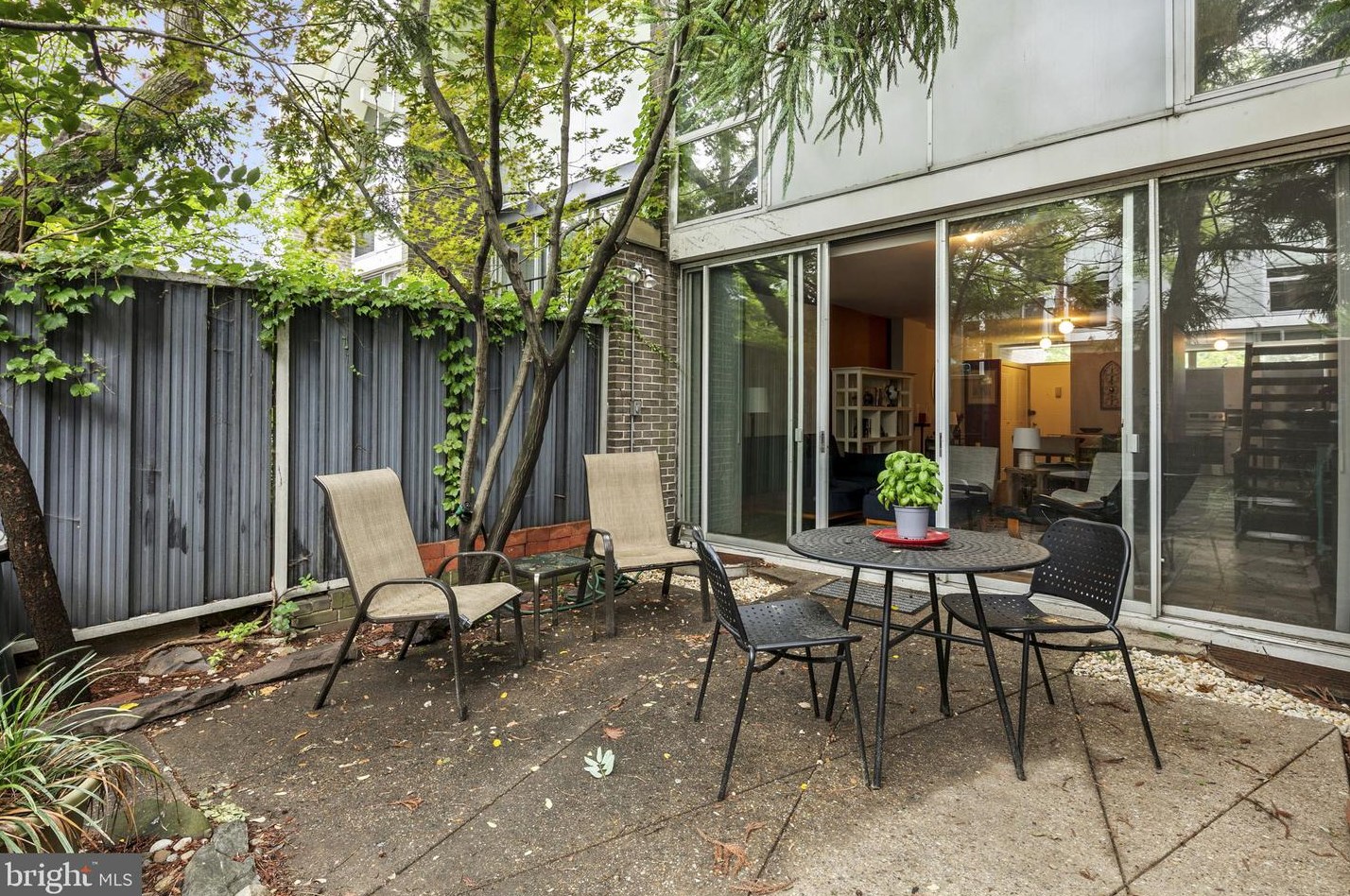 389 O St, Washington, DC 20024-2901