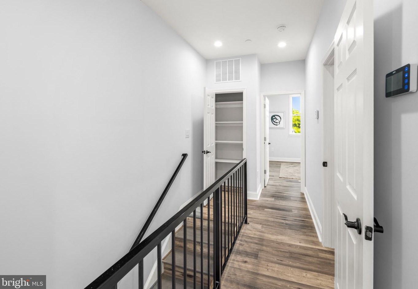 1111 Holbrook Ter, Washington DC 20002-2704 exterior