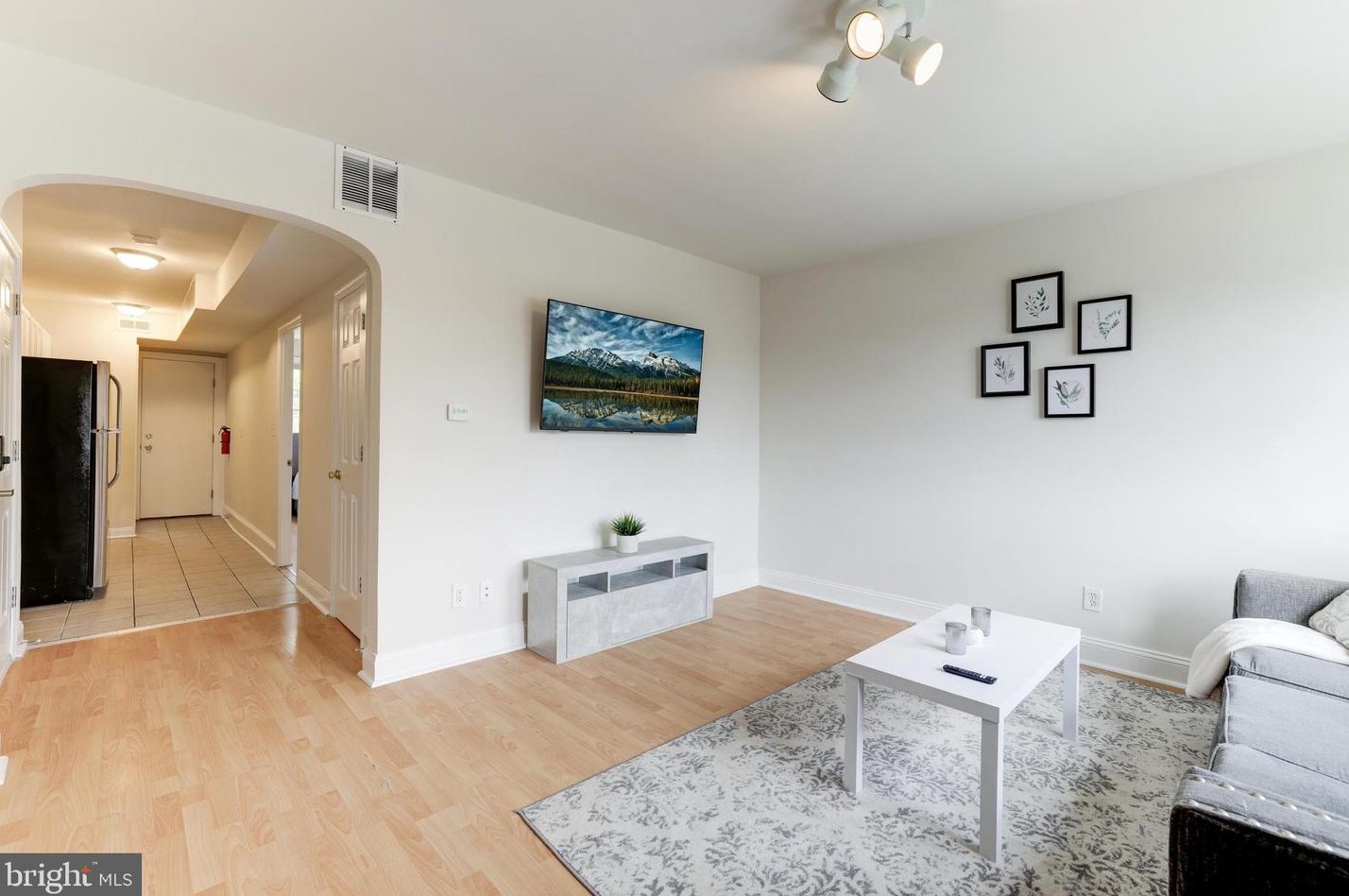 916 19 St, Washington DC 20002-4085 exterior