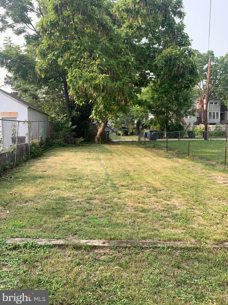 902 Irving St, Washington DC  20017-3416 exterior